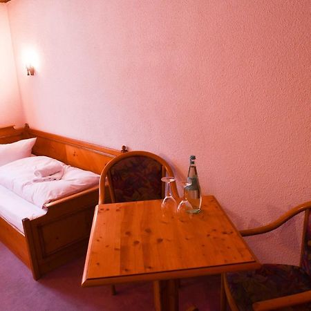 Hotel Gaestehaus Linde Mörnsheim Kültér fotó