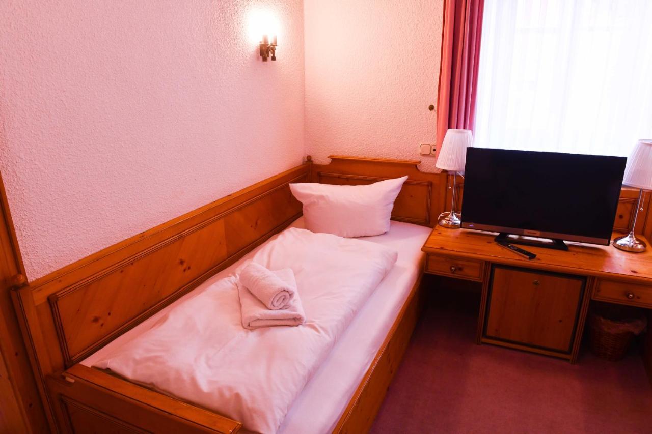 Hotel Gaestehaus Linde Mörnsheim Kültér fotó